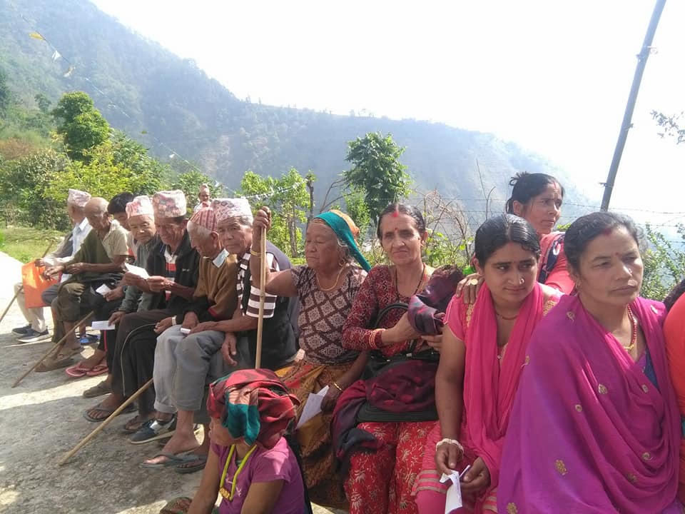 निःशुल्क आँखा शिविर गाउँलेलाई बरदान
