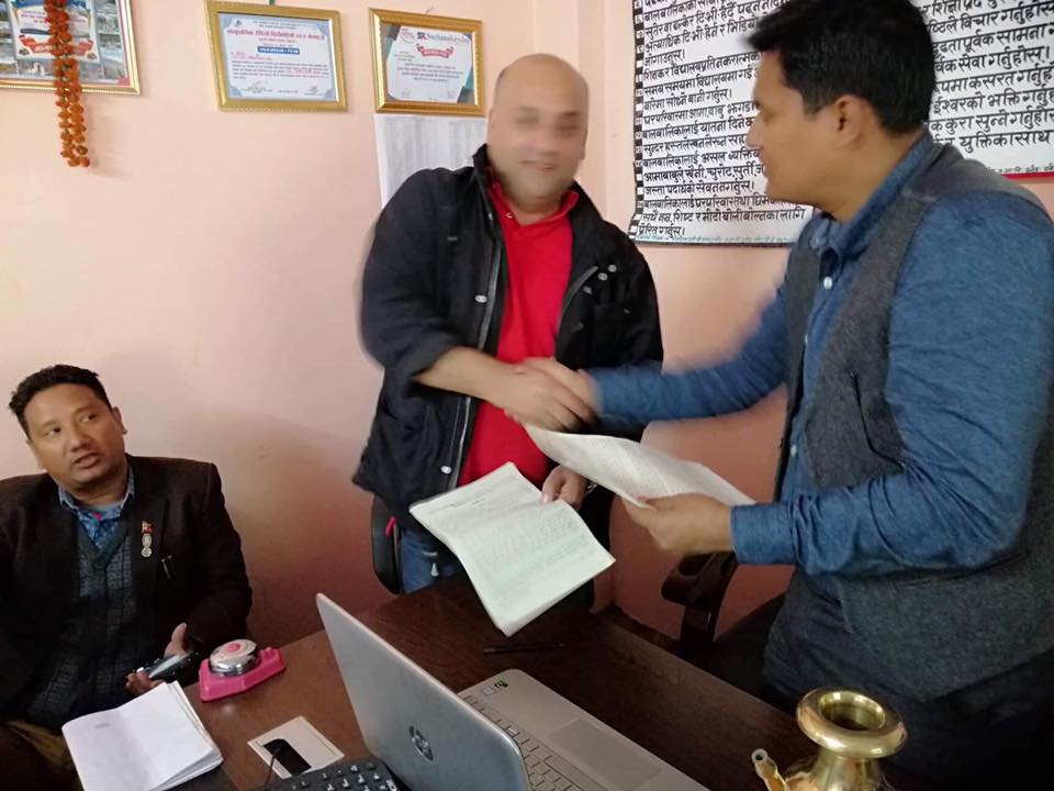 जलजलाका पहिरो पीडितका घर बनाउन अन्तराष्ट्रिय पर्वत समाजको सहयोग