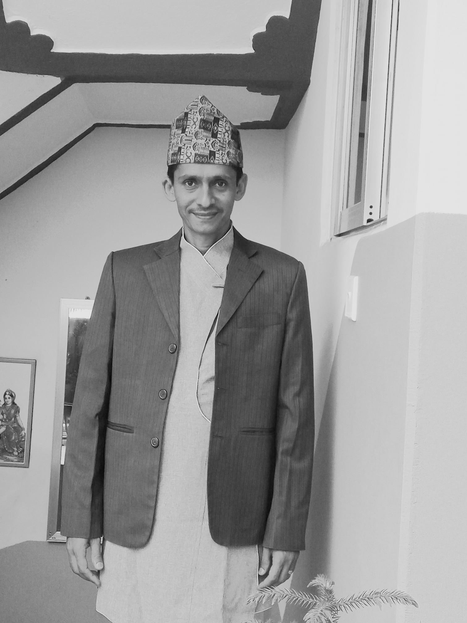 पर्वतका व्यवसायी अधिकारीको निधन