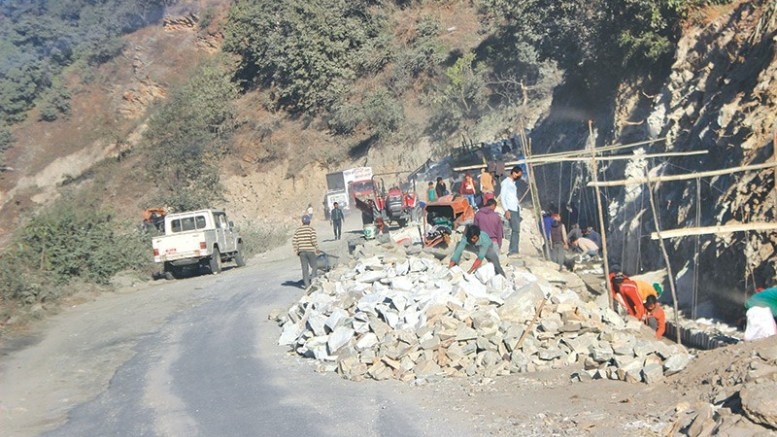 मध्यपहाडी लोकमार्ग स्तरउन्नती गर्न दैनिक ६ घण्टा बन्द