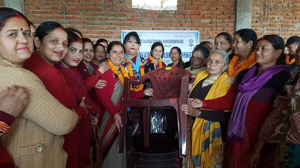 जन्मदिनमा सत्सङ्ग आश्रमलाई तीस थान कुर्चि प्रदान