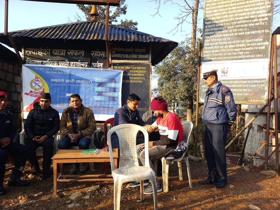 ट्राफिक प्रहरी पर्वतको आयोजनामा सवारी चालकहरुको स्वास्थ्य परिक्षण