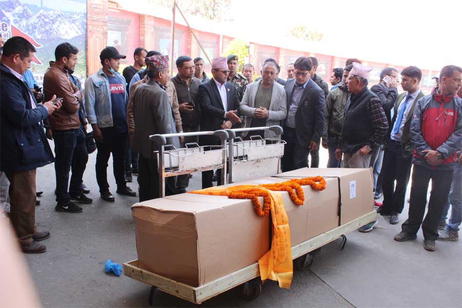 हुवासका लेखवहादुर रानाको शव लिन राष्ट्रियसभा अध्यक्ष एयरपोर्टमा