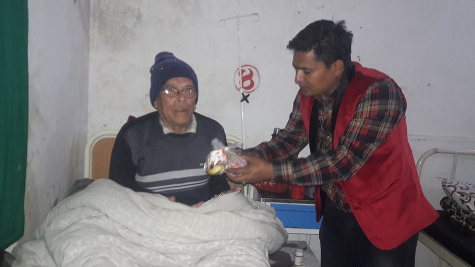 विरामीहरुलाई फलफुल वितरण गरी पत्रकार महासंघको स्थपना दिवस मनाइयो