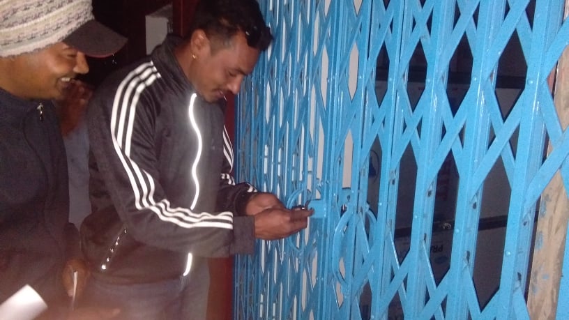 नेपाली काँग्रेसद्धारा महाशिला गाउँपालिकामा तालाबन्दी