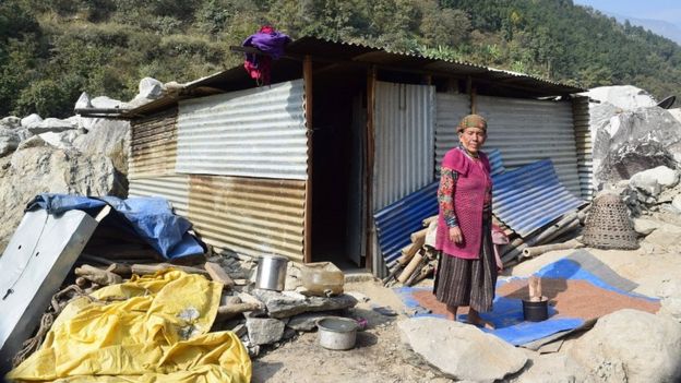 किन ढिला भयो  पर्वतमा भूकम्पपछिको पुनर्निर्माण ?