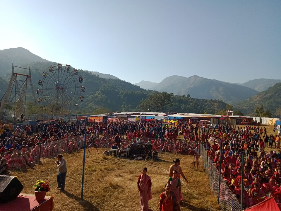 फलेवास मेलामा दर्शकको भिड बढदैं