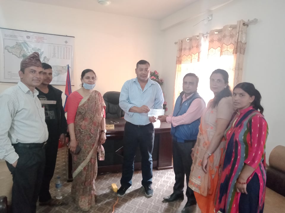 कुश्मा नगरपालिकाको विपद  कोषमा उन्नती लघुवित्तको ५० हजार सहयोग