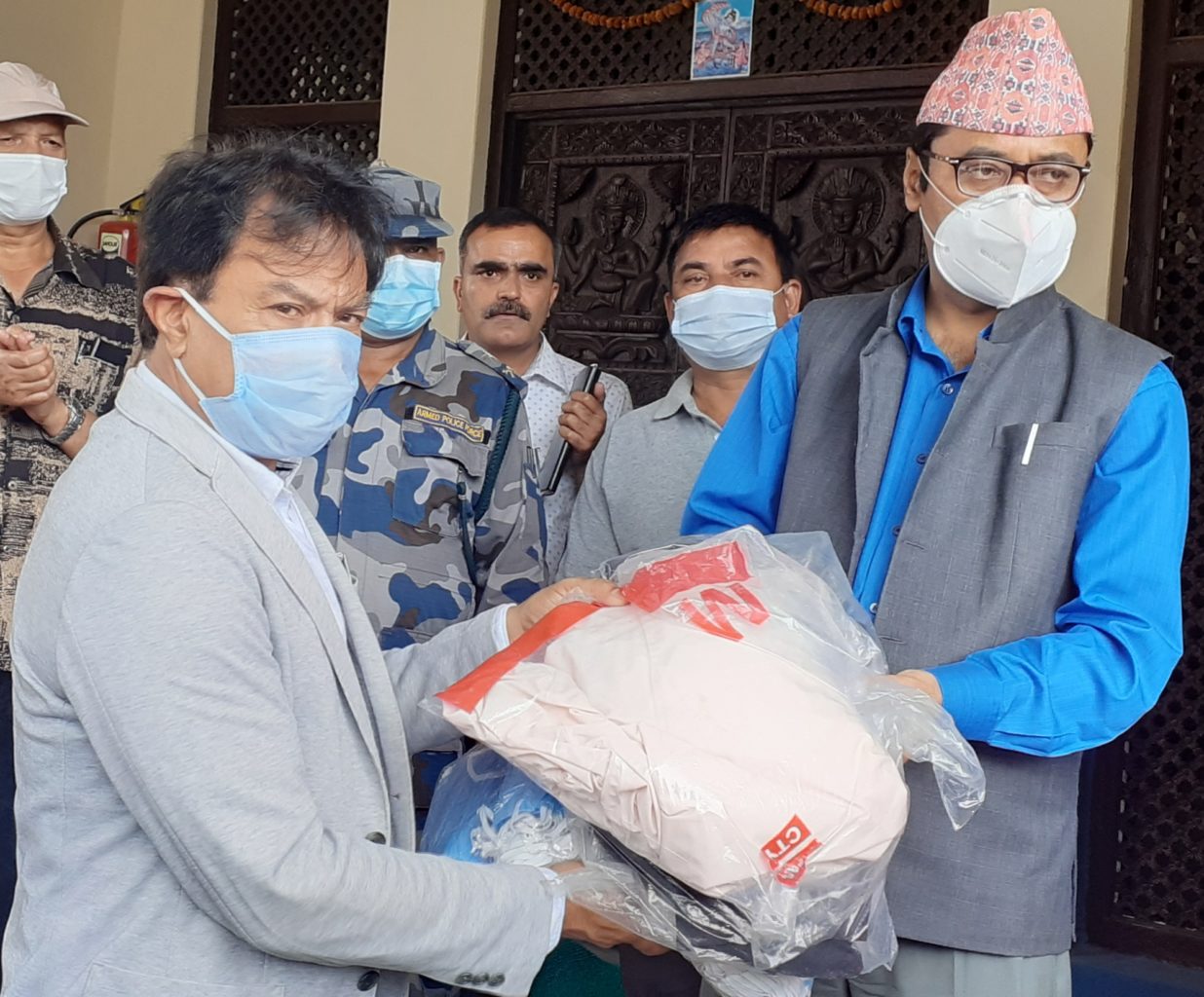 पर्वतमा कोरोनाको सम्भावित संक्रमण रोक्न नेपाली काँग्रेसका नेता जोशी सक्रिय