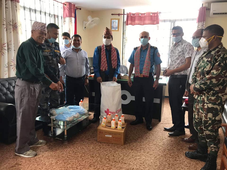 नेपाल रेडक्रस सोसाईटी पर्वतद्धारा क्वारेण्टाईन सेण्टरका लागि स्वास्थ्य सामग्री