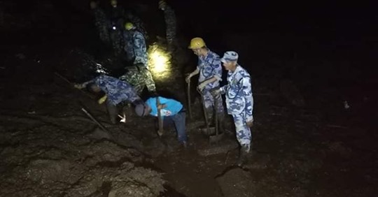 पर्वतको दुर्लुङ पहिरो : थप दुई जनाको शब फेला, चार जना अझै वेपत्ता