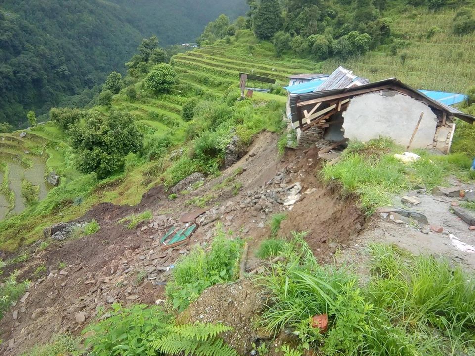 वर्षाले विद्यालय भवन भत्कियो