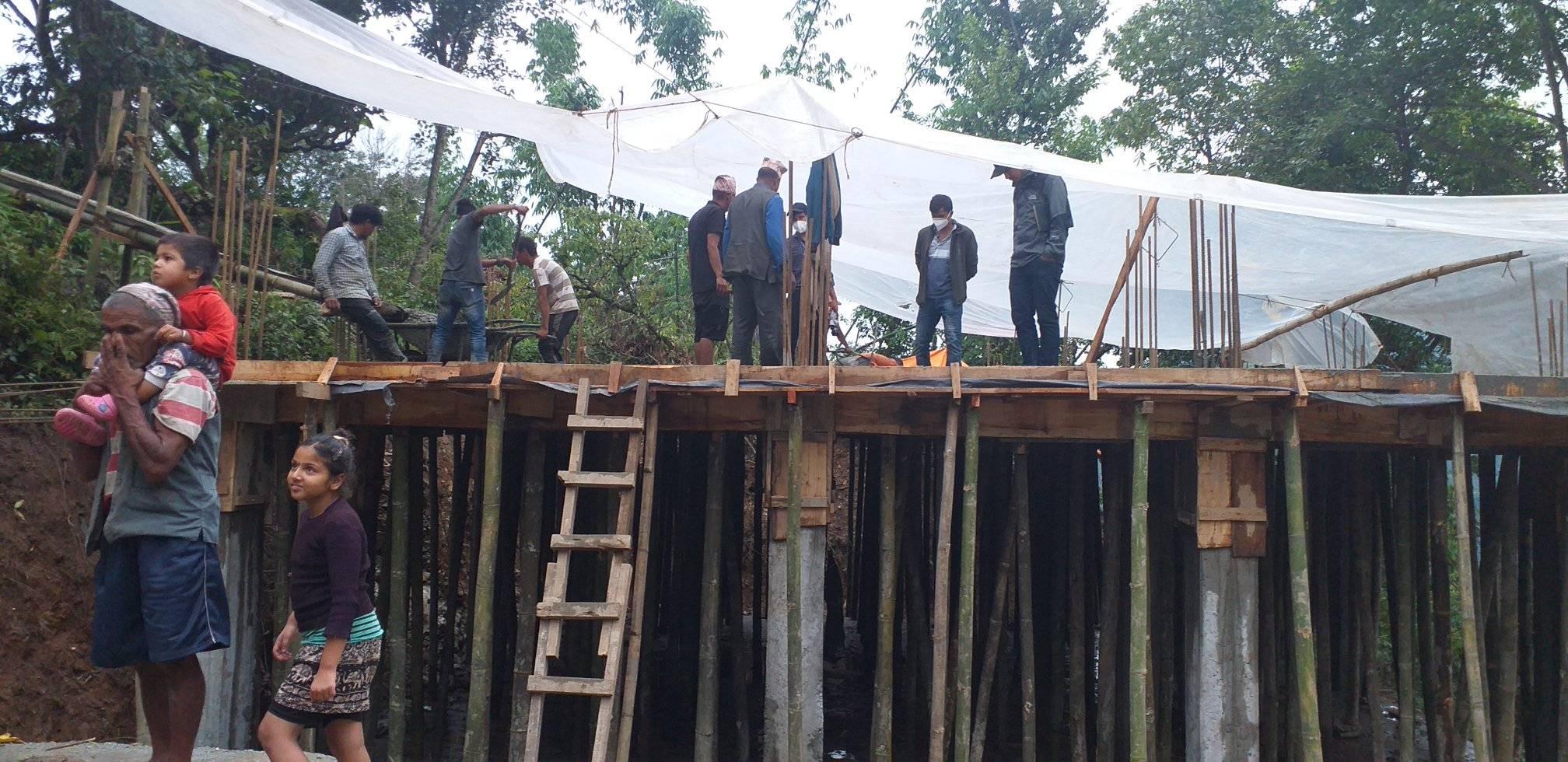 देउपुरमा स्वास्थ्य चौकी निर्माण मापदण्ड बिपरित भएको भन्दै स्थानीयद्धारा छानविनको माग