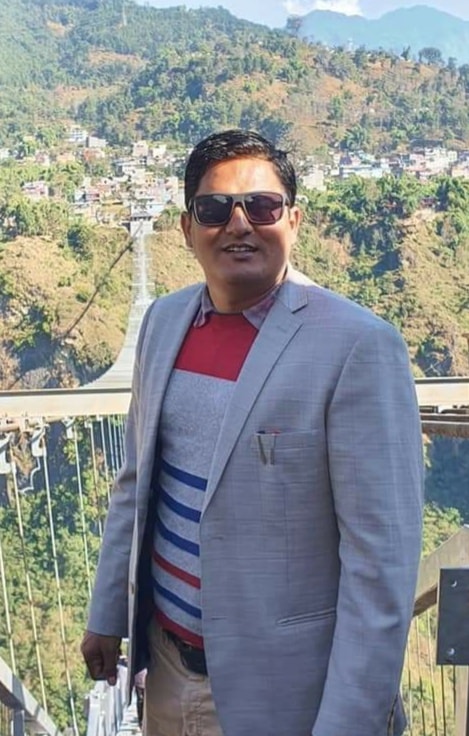 काँग्रेस नेता मल्लद्धारा व्यक्तिगत खर्चमा स्वास्थ्य सामग्री वितरण