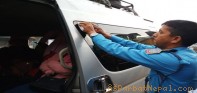 सडकहरुमा फोहोर फाल्न पूर्ण निषेध अभियान : आजबाट सवारीमा स्टिकर टाँस्न शुरु