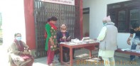 कुश्मा : जनप्रतिनिधि बृद्ध भत्ता बोकेर घरघरमा