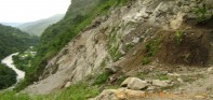 क्वारेन्टिनमा लैजाँदै गर्दा बागलुङका एक युवाले भीरबाट हाम फाले, अवस्था गम्भीर