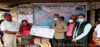 पर्वत : दुर्लुङका पहिरो पिडितलाई तमु समाज युकेद्धारा आर्थिक सहयोग