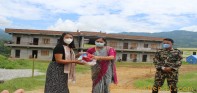 पखेटा नेपालद्धारा क्वारेण्टाइनमा बस्ने महिलाहरुका लागि प्याड लगायतका स्वास्थ्य सामाग्री प्रदान