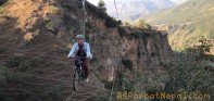 कालीगण्डकीको डरलाग्दो गहिरो खोंचमा स्काइ साइक्लिङ